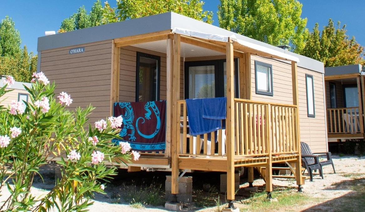 Camping Les Hautes Prairies Lourmarin Eksteriør billede