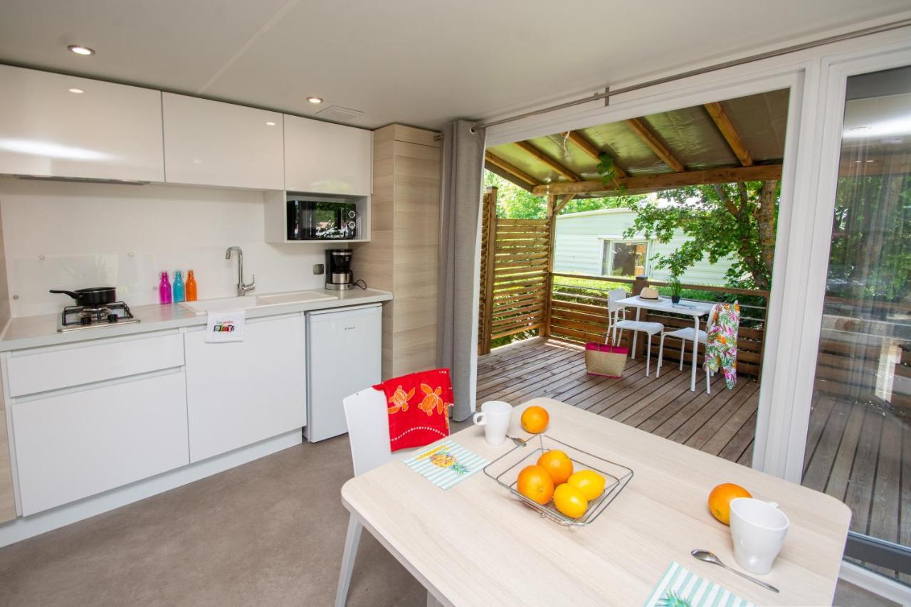 Camping Les Hautes Prairies Lourmarin Eksteriør billede
