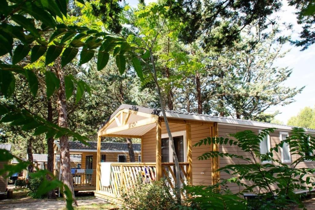 Camping Les Hautes Prairies Lourmarin Eksteriør billede