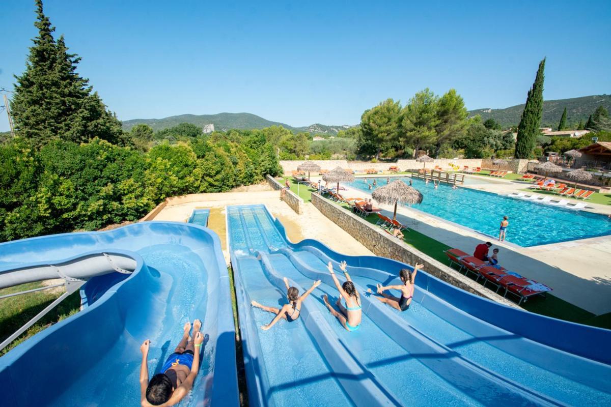 Camping Les Hautes Prairies Lourmarin Eksteriør billede