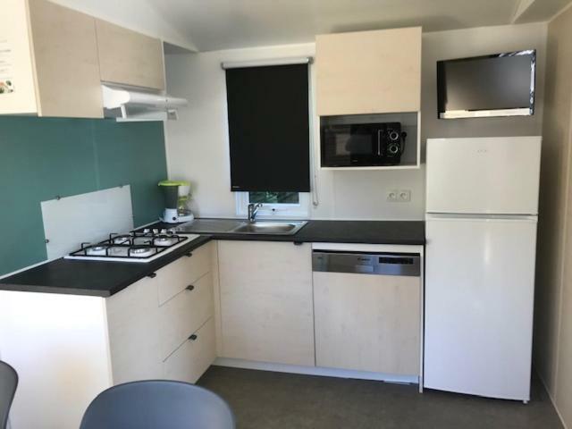Camping Les Hautes Prairies Lourmarin Eksteriør billede